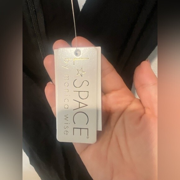 L*SPACE COME TOGETHER JUMPER - Picture 10 of 10